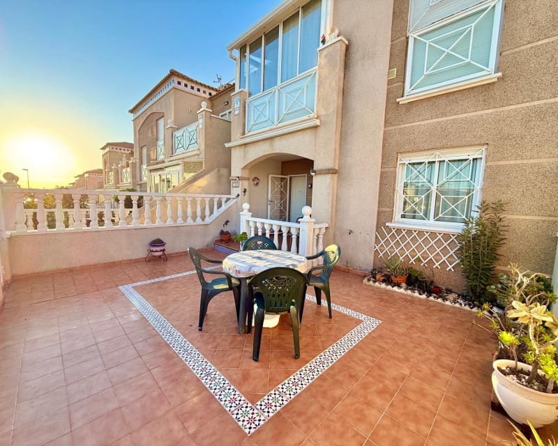 Apartamento de 2 habitaciones en Torrevieja en venta con piscina garaje - 159.995 € (Ref: 9510095)