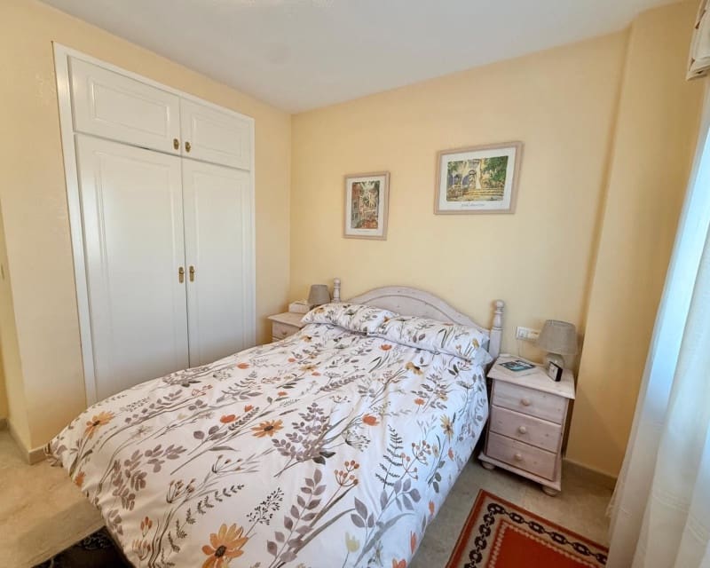 Apartamento de 2 habitaciones en Torrevieja en venta con piscina garaje - 159.995 € (Ref: 9510095)