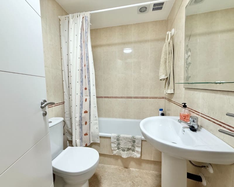 Apartamento de 2 habitaciones en Torrevieja en venta con piscina garaje - 159.995 € (Ref: 9510095)