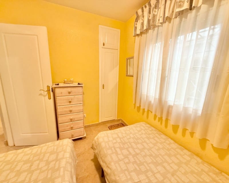 Apartamento de 2 habitaciones en Torrevieja en venta con piscina garaje - 159.995 € (Ref: 9510095)