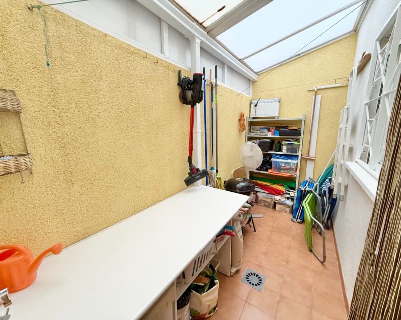 Apartamento de 2 habitaciones en Torrevieja en venta con piscina garaje - 159.995 € (Ref: 9510095)