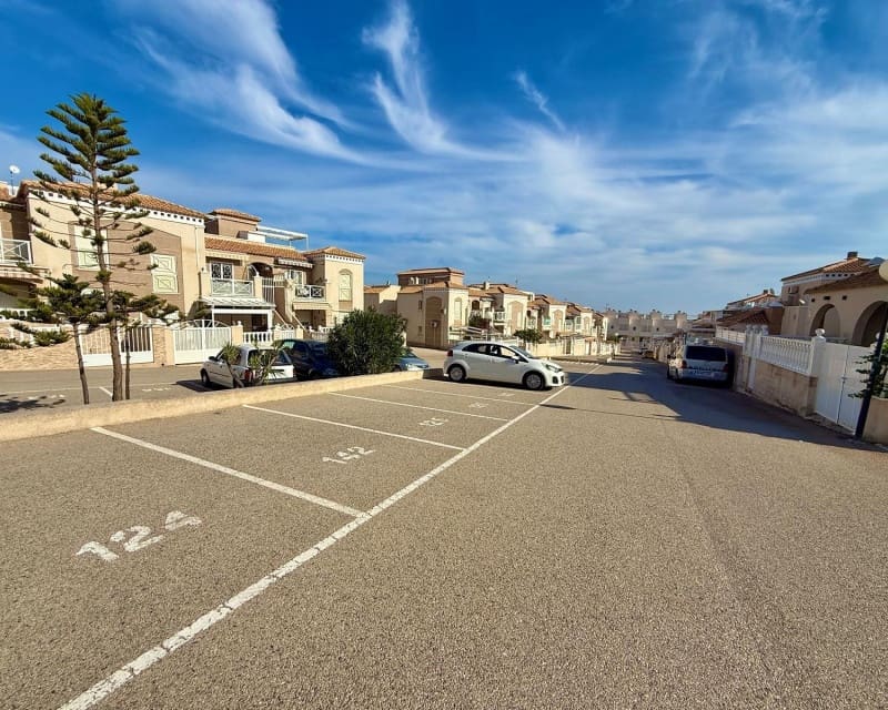 Apartamento de 2 habitaciones en Torrevieja en venta con piscina garaje - 159.995 € (Ref: 9510095)
