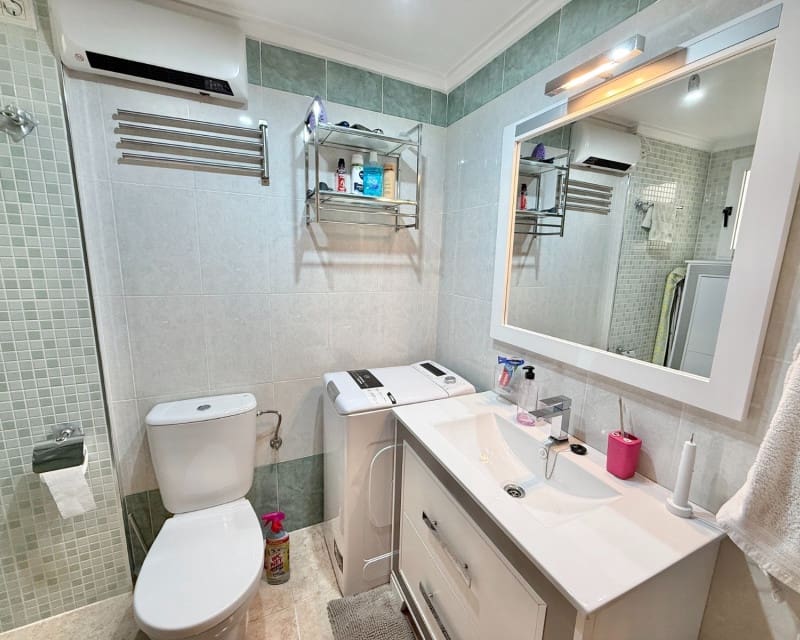 2 quarto Apartamento para venda em Torrevieja com piscina - 129 000 € (Ref: 9532627)