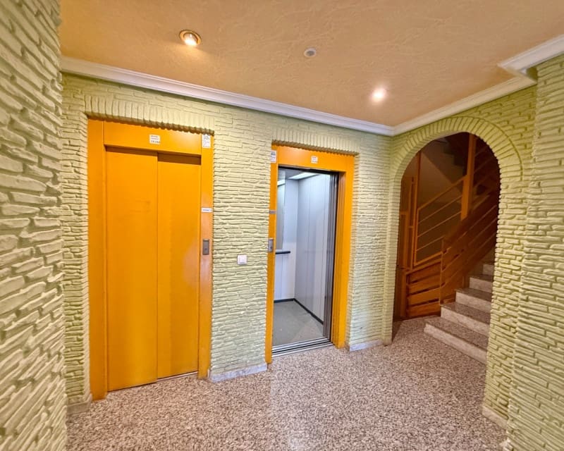 2 quarto Apartamento para venda em Torrevieja com piscina - 129 000 € (Ref: 9532627)