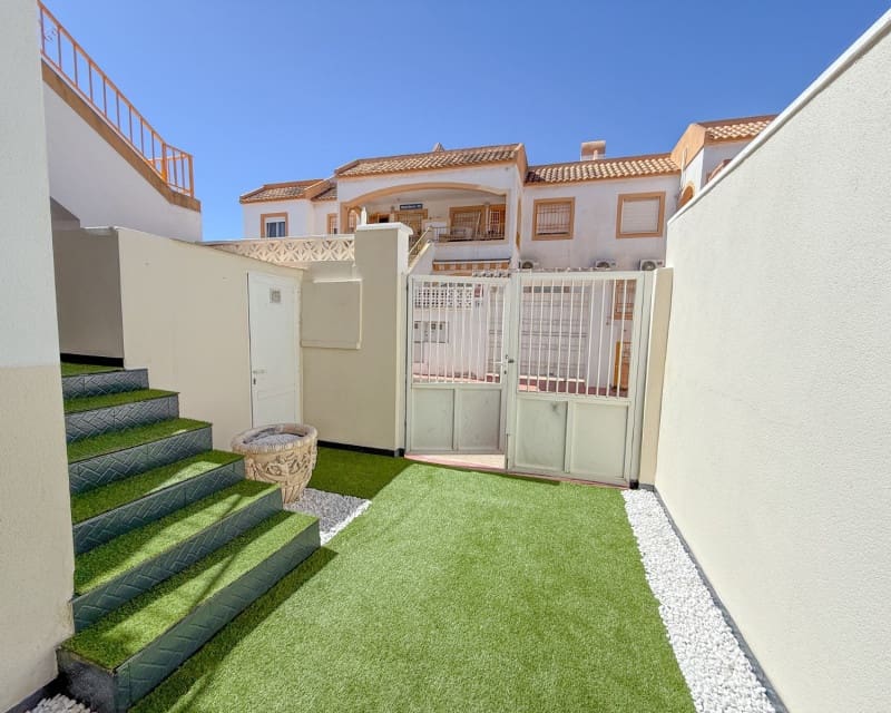 2 makuuhuone Huoneisto vuokrattavana paikassa Torrevieja mukana uima-altaan - 800 € (Ref: 9535258)