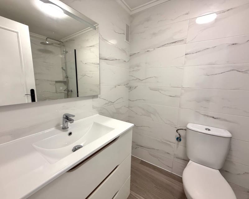 2 makuuhuone Huoneisto vuokrattavana paikassa Torrevieja mukana uima-altaan - 800 € (Ref: 9535258)