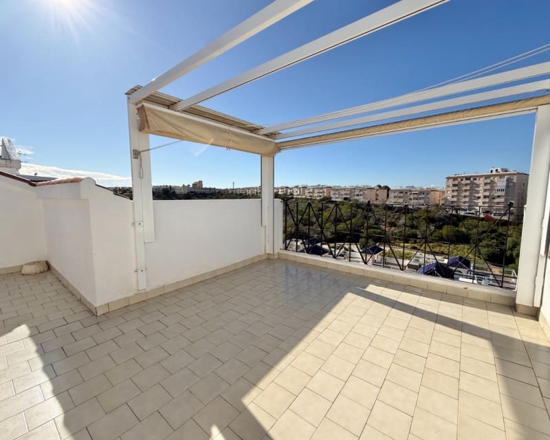 2 makuuhuone Huoneisto myytävänä paikassa Torrevieja mukana uima-altaan - 169 995 € (Ref: 9535259)