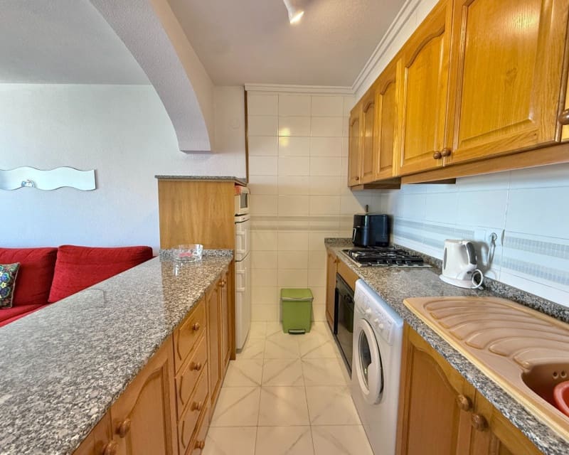 2 makuuhuone Huoneisto myytävänä paikassa Torrevieja mukana uima-altaan - 169 995 € (Ref: 9535259)