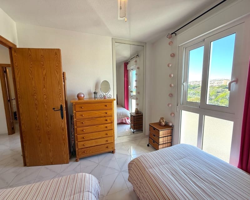 2 makuuhuone Huoneisto myytävänä paikassa Torrevieja mukana uima-altaan - 169 995 € (Ref: 9535259)