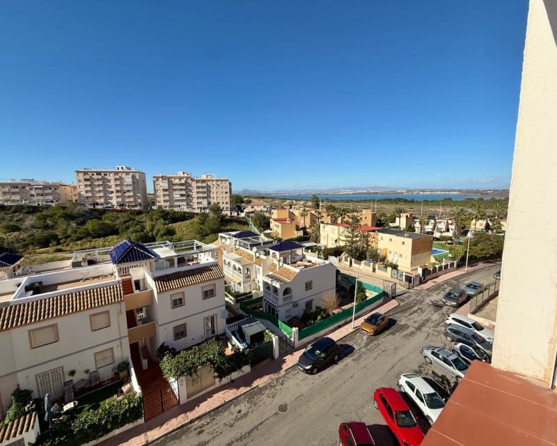 2 makuuhuone Huoneisto myytävänä paikassa Torrevieja mukana uima-altaan - 169 995 € (Ref: 9535259)