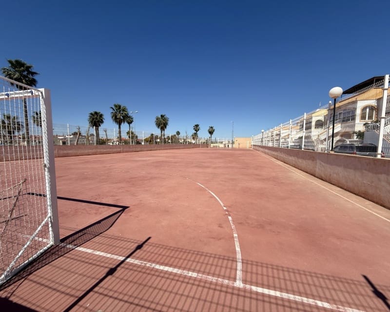 2 makuuhuone Huoneisto vuokrattavana paikassa Torrevieja mukana uima-altaan - 800 € (Ref: 9542265)