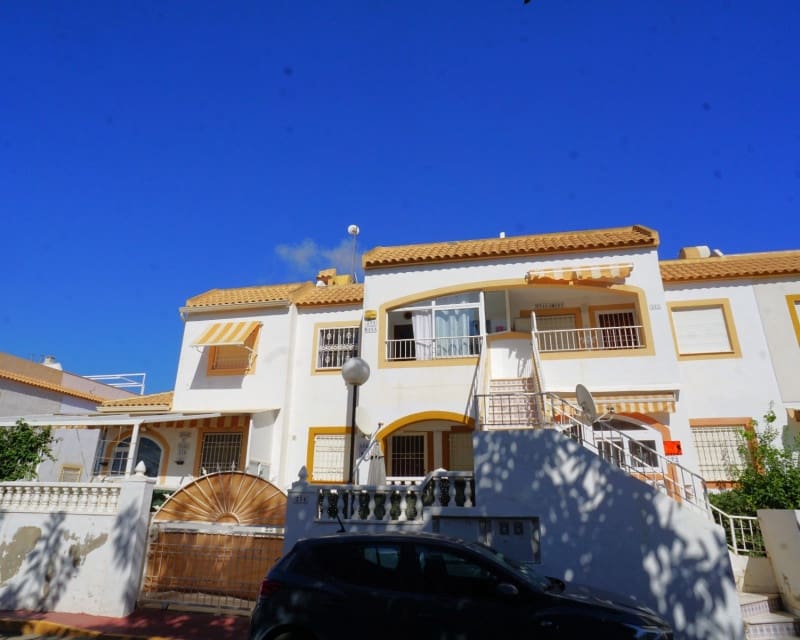 2 makuuhuone Huoneisto vuokrattavana paikassa Torrevieja mukana uima-altaan - 800 € (Ref: 9542265)