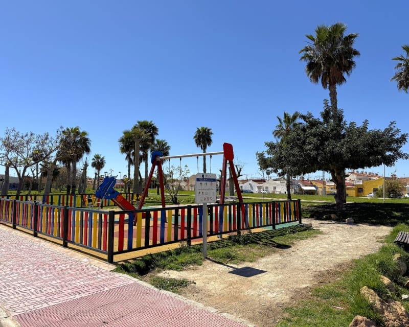 2 makuuhuone Huoneisto vuokrattavana paikassa Torrevieja mukana uima-altaan - 800 € (Ref: 9542265)