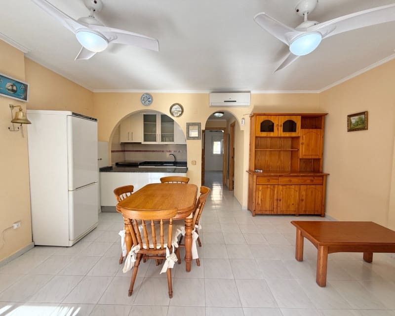 2 soveværelse Lejlighed til salg i Torrevieja med swimmingpool - € 150.000 (Ref: 9624047)