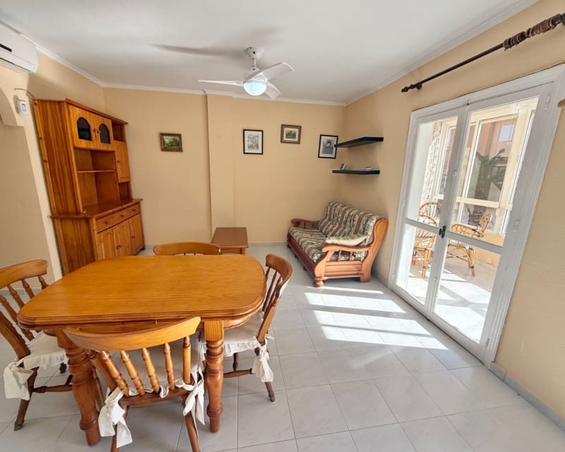 2 soveværelse Lejlighed til salg i Torrevieja med swimmingpool - € 150.000 (Ref: 9624047)