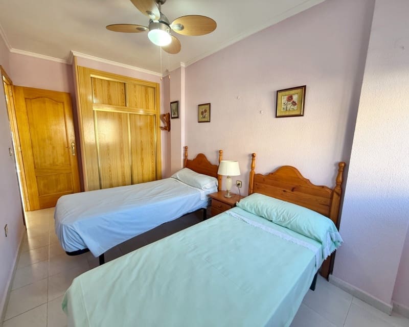 2 soveværelse Lejlighed til salg i Torrevieja med swimmingpool - € 150.000 (Ref: 9624047)