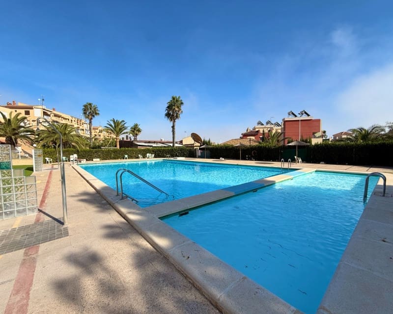 2 soveværelse Lejlighed til salg i Torrevieja med swimmingpool - € 150.000 (Ref: 9624047)