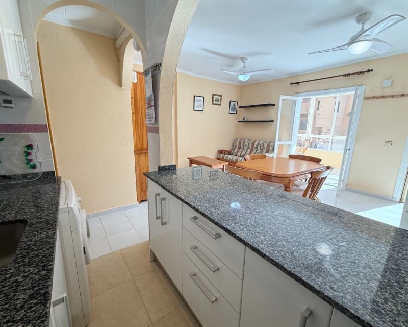 2 soveværelse Lejlighed til salg i Torrevieja med swimmingpool - € 150.000 (Ref: 9624047)