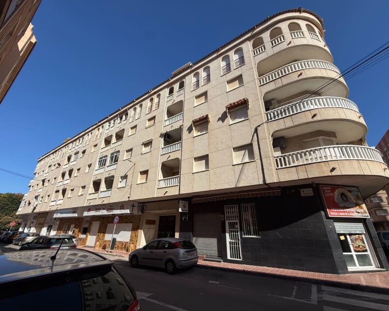 1 bedroom Apartment for sale in Torrevieja with pool - € 99,500 (Ref: 9624179)