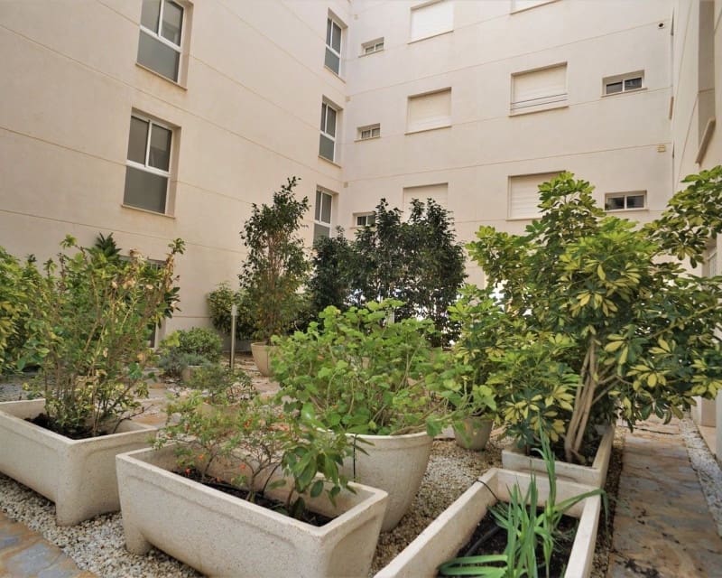 2 soverom Leilighet til salgs i Torrevieja med svømmebasseng - € 195 000 (Ref: 9650820)