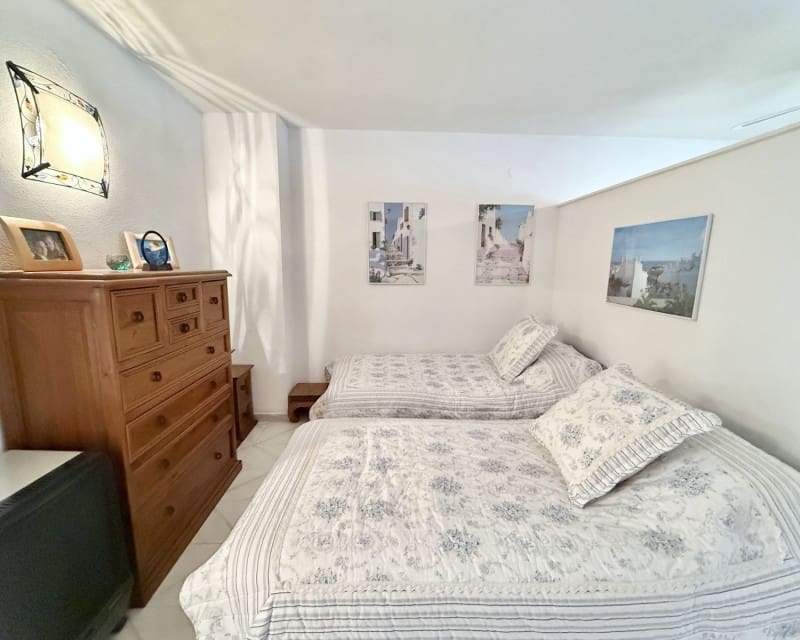 Apartament na sprzedaż w Torrevieja z basenem - 106 000 € (Ref: 9679103)