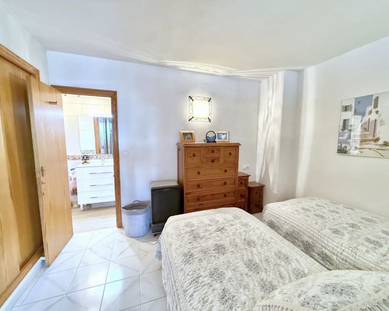 Apartament na sprzedaż w Torrevieja z basenem - 106 000 € (Ref: 9679103)