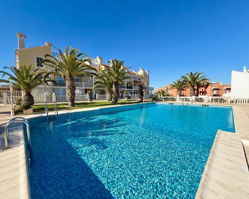 Apartament na sprzedaż w Torrevieja z basenem - 106 000 € (Ref: 9679103)