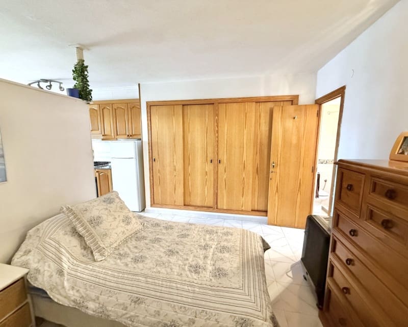 Apartament na sprzedaż w Torrevieja z basenem - 106 000 € (Ref: 9679103)