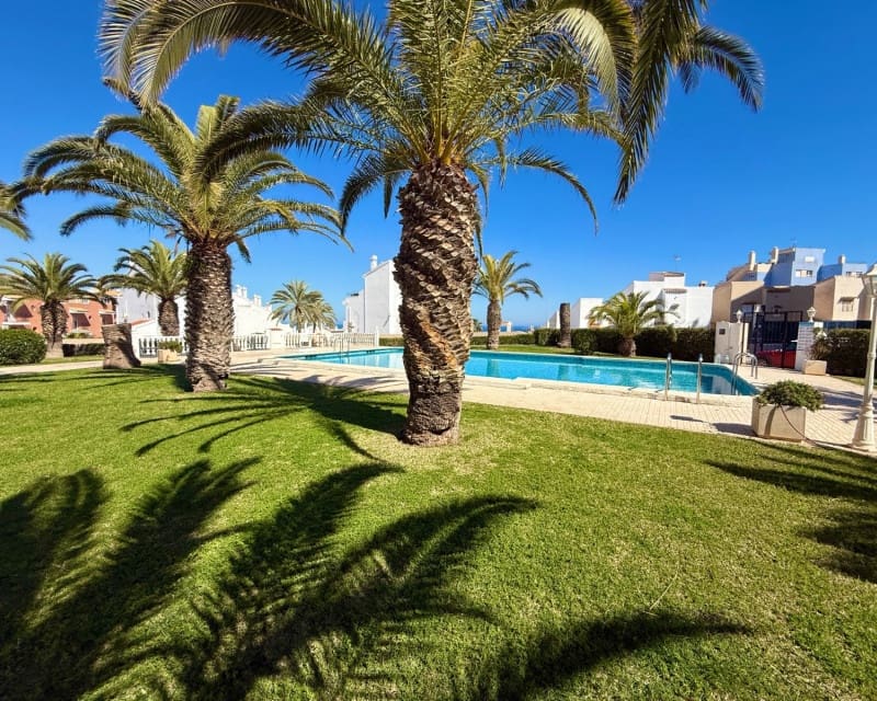 Apartament na sprzedaż w Torrevieja z basenem - 106 000 € (Ref: 9679103)