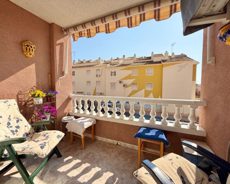 2 sovrum Lägenhet till salu i Torrevieja med pool - 145 000 € (Ref: 9708076)