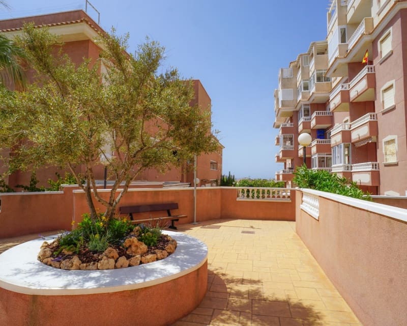 2 sovrum Lägenhet till salu i Torrevieja med pool - 145 000 € (Ref: 9708076)