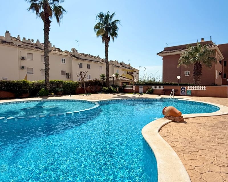 2 sovrum Lägenhet till salu i Torrevieja med pool - 145 000 € (Ref: 9708076)
