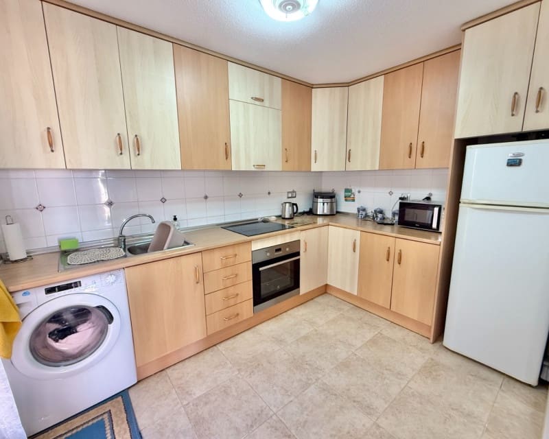 2 soverom Leilighet til salgs i Torrevieja med svømmebasseng garasje - € 168 000 (Ref: 9745127)