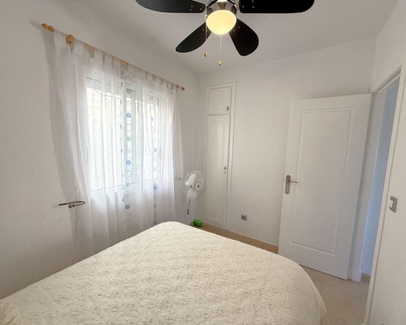 2 soverom Leilighet til salgs i Torrevieja med svømmebasseng garasje - € 168 000 (Ref: 9745127)