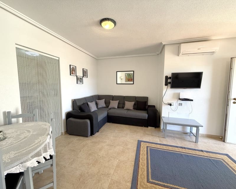 2 soverom Leilighet til salgs i Torrevieja med svømmebasseng garasje - € 168 000 (Ref: 9745127)