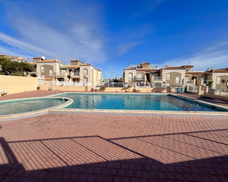 2 soverom Leilighet til salgs i Torrevieja med svømmebasseng garasje - € 168 000 (Ref: 9745127)