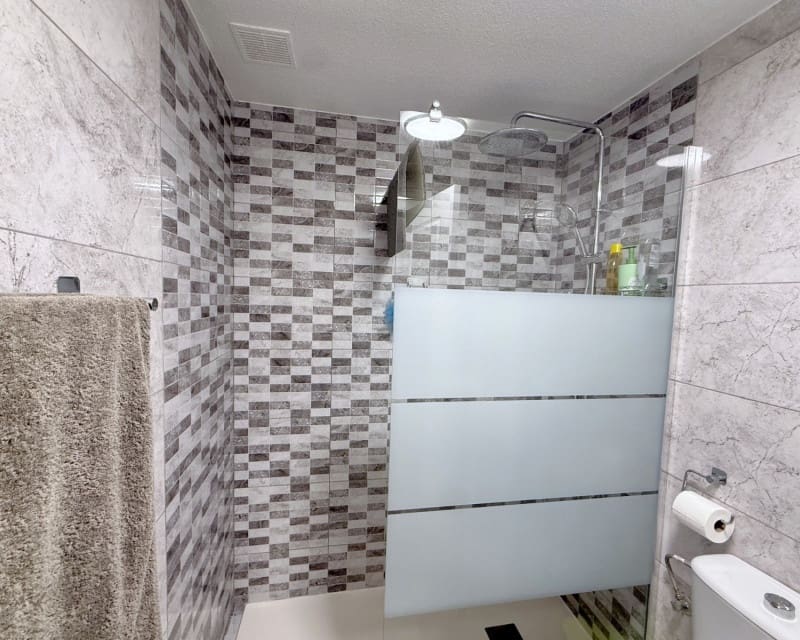 2 soverom Leilighet til salgs i Torrevieja med svømmebasseng garasje - € 168 000 (Ref: 9745127)