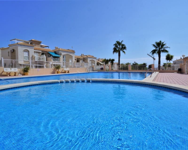 2 soverom Leilighet til salgs i Torrevieja med svømmebasseng garasje - € 168 000 (Ref: 9745127)
