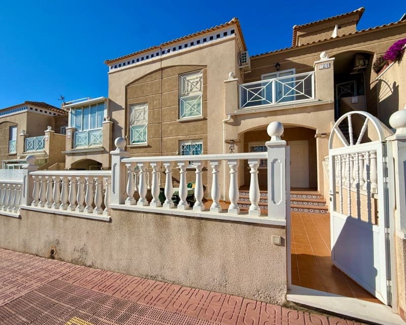 2 soverom Leilighet til salgs i Torrevieja med svømmebasseng garasje - € 168 000 (Ref: 9745127)