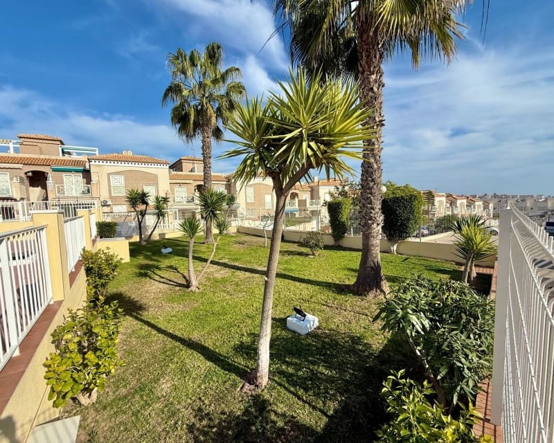2 soverom Leilighet til salgs i Torrevieja med svømmebasseng garasje - € 168 000 (Ref: 9745127)