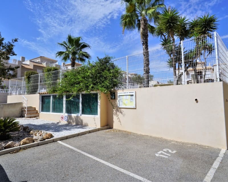 2 soverom Leilighet til salgs i Torrevieja med svømmebasseng garasje - € 168 000 (Ref: 9745127)