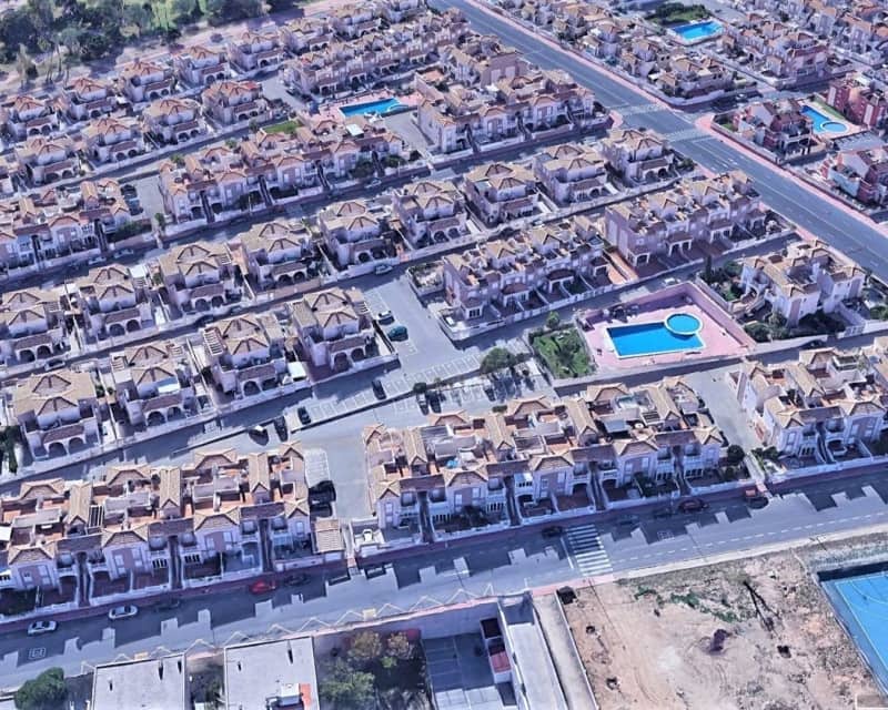 2 soverom Leilighet til salgs i Torrevieja med svømmebasseng garasje - € 168 000 (Ref: 9745127)