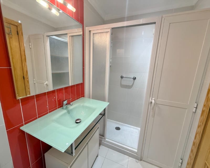 2 slaapkamer Appartement te huur in Torrevieja met zwembad - € 875 (Ref: 9937105)