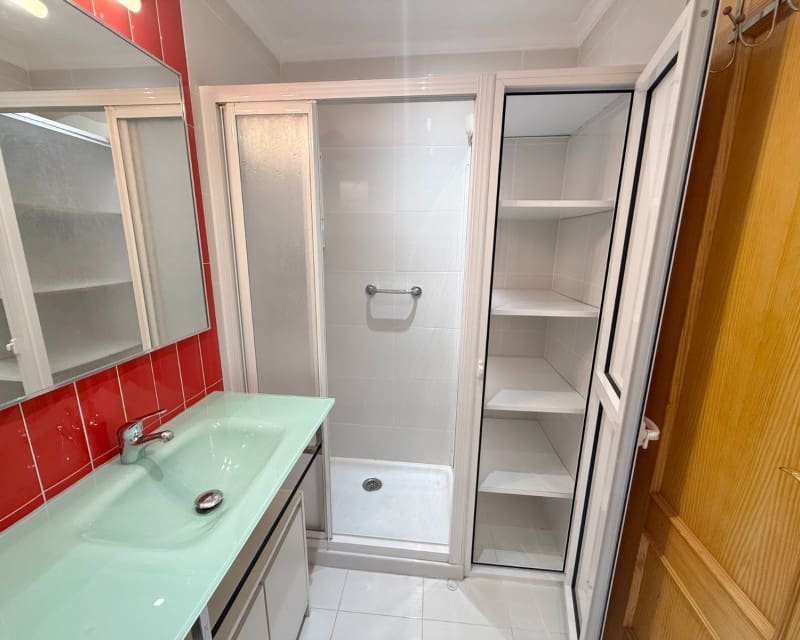 2 slaapkamer Appartement te huur in Torrevieja met zwembad - € 875 (Ref: 9937105)