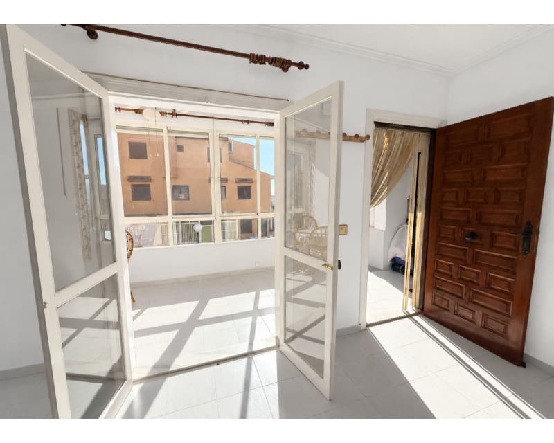 2 slaapkamer Appartement te huur in Torrevieja met zwembad - € 875 (Ref: 9937105)