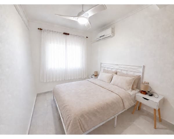 2 slaapkamer Appartement te huur in Torreblanca, Torrevieja met zwembad - € 875 (Ref: 9937105)