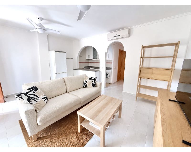 2 slaapkamer Appartement te huur in Torrevieja met zwembad - € 875 (Ref: 9937105)