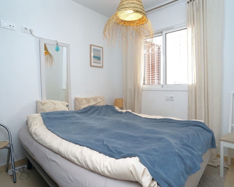 2 soveværelse Lejlighed til leje i Torrevieja med swimmingpool garage - € 1.200 (Ref: 9975808)