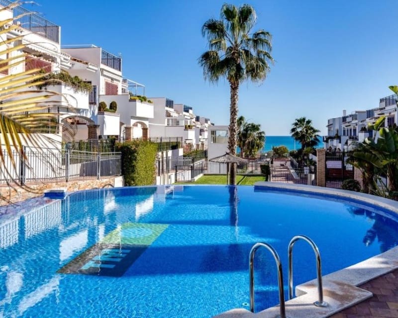 2 soveværelse Lejlighed til leje i Torrevieja med swimmingpool garage - € 1.200 (Ref: 9975808)
