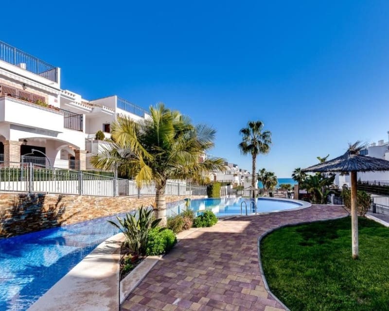 2 soveværelse Lejlighed til leje i Torrevieja med swimmingpool garage - € 1.200 (Ref: 9975808)
